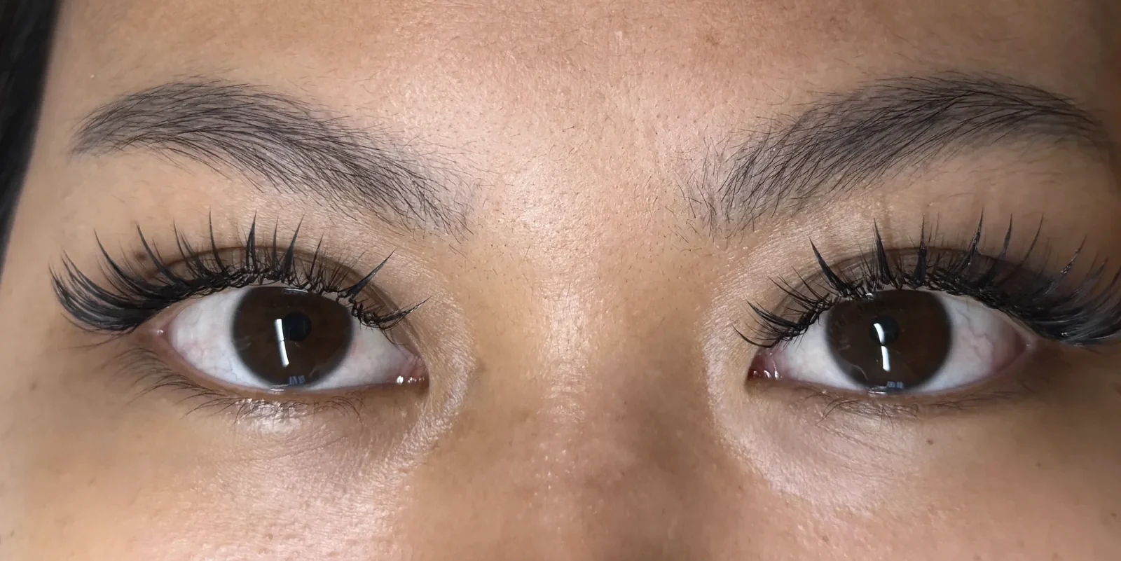 Nachher: CAM Anime Lash Set mit definierten Spikes an beiden Augen