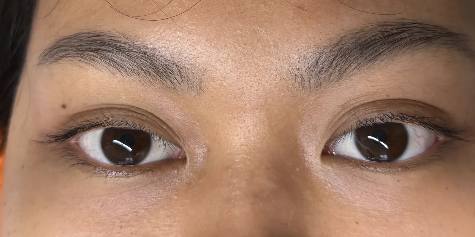 Vorher: Naturwimpern ohne Extensions
