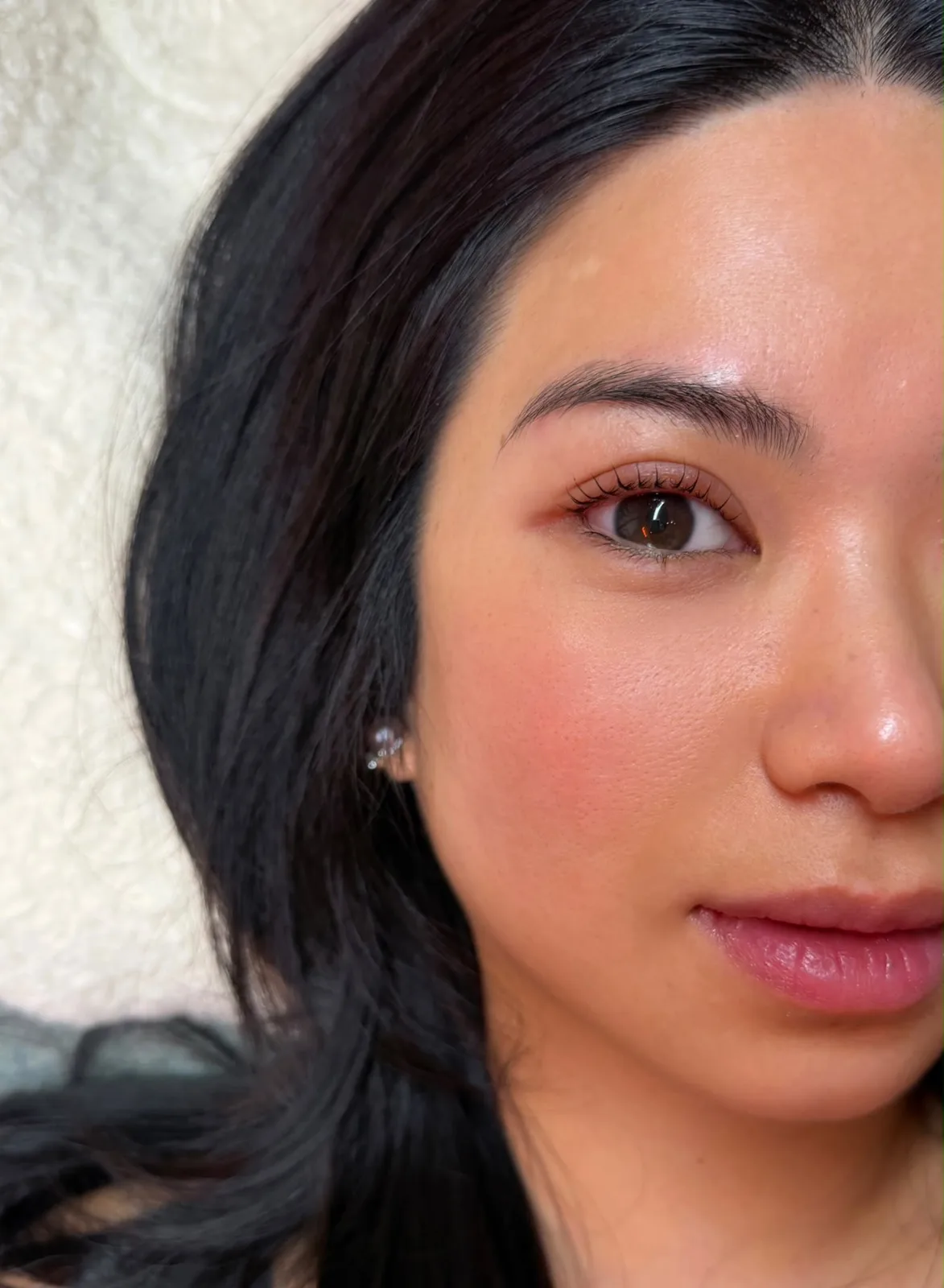 Korean Lashlifting Ergebnis mit natürlich geschwungenen Naturwimpern bei cam.lashbar in Hannover