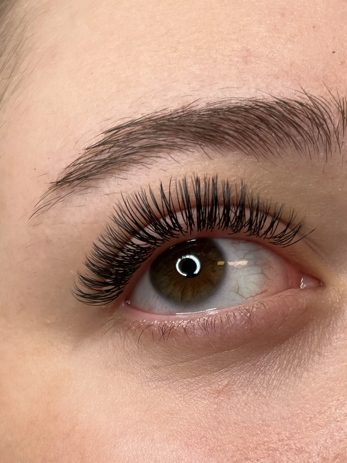 Wimpernverlängerung in Hannover – Classic 1:1 Lash-Set direkt nach der Neuanlage bei cam.lashbar